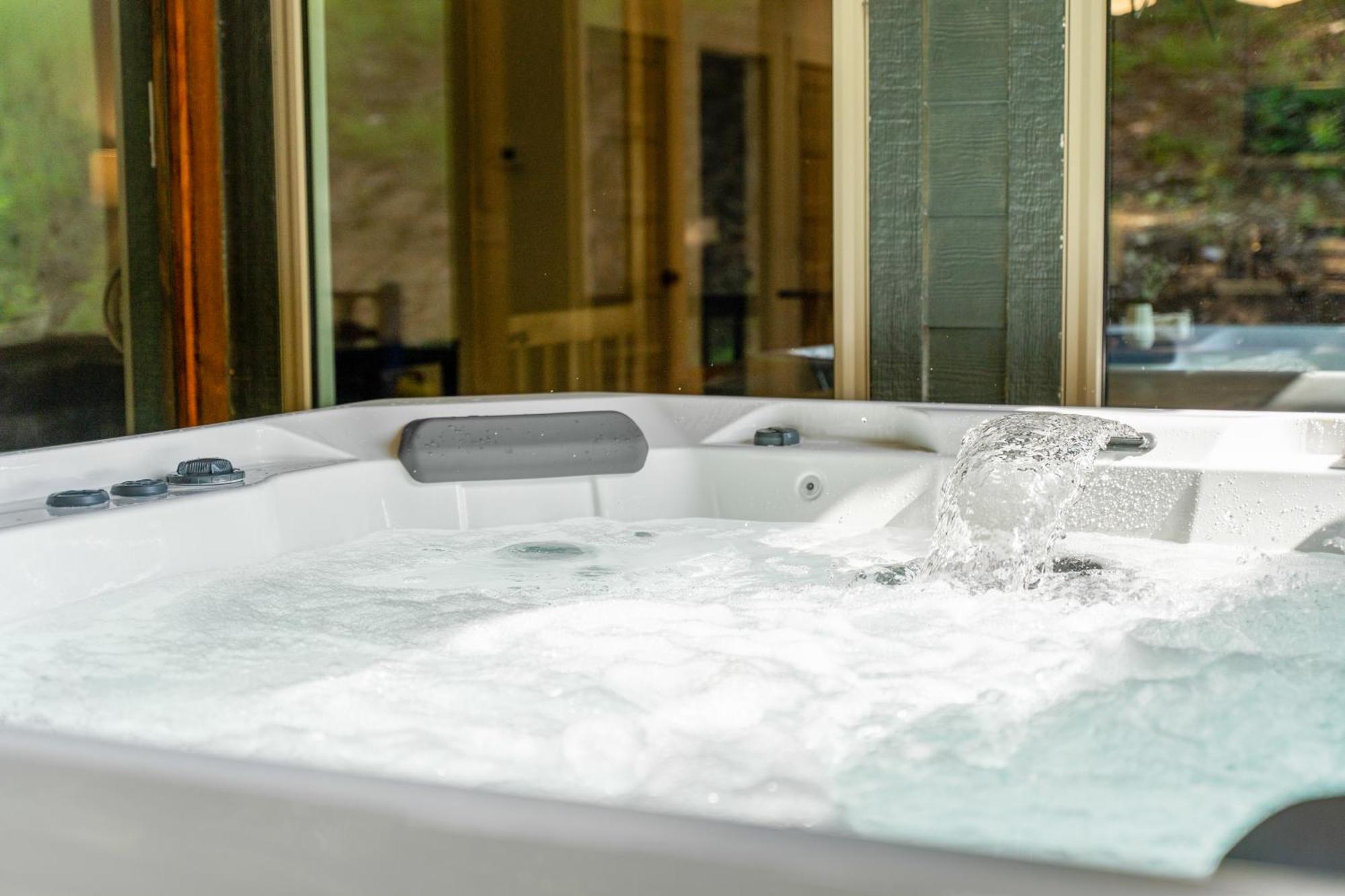New Ozark Oasis Luxe Cabin Retreat With Hot Tub Hollister 外观 照片